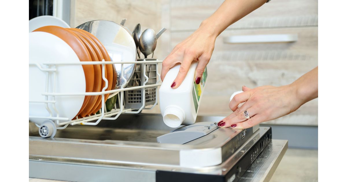 Sabão para lava louças ou detergente? Descubra qual o mais indicado para usar na máquina