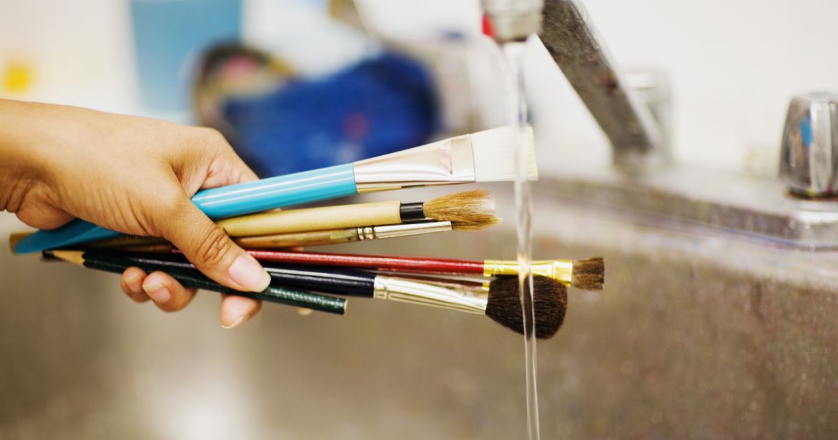 Como limpar pincel de tinta seca ou úmida