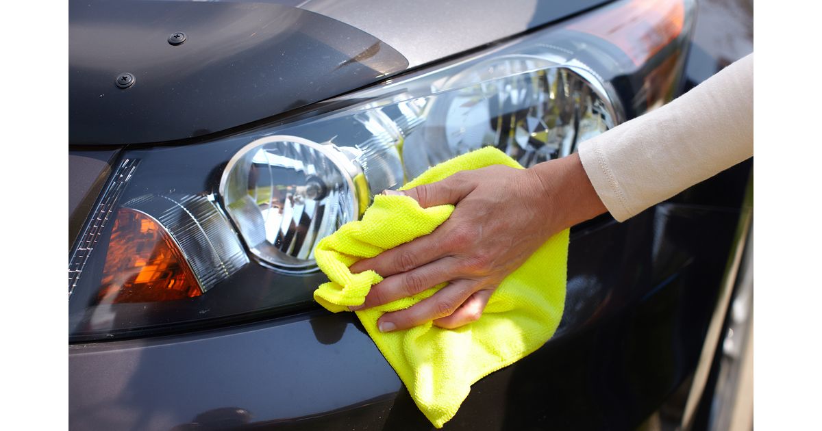 Como limpar farol de carro que ficou amarelado com o tempo