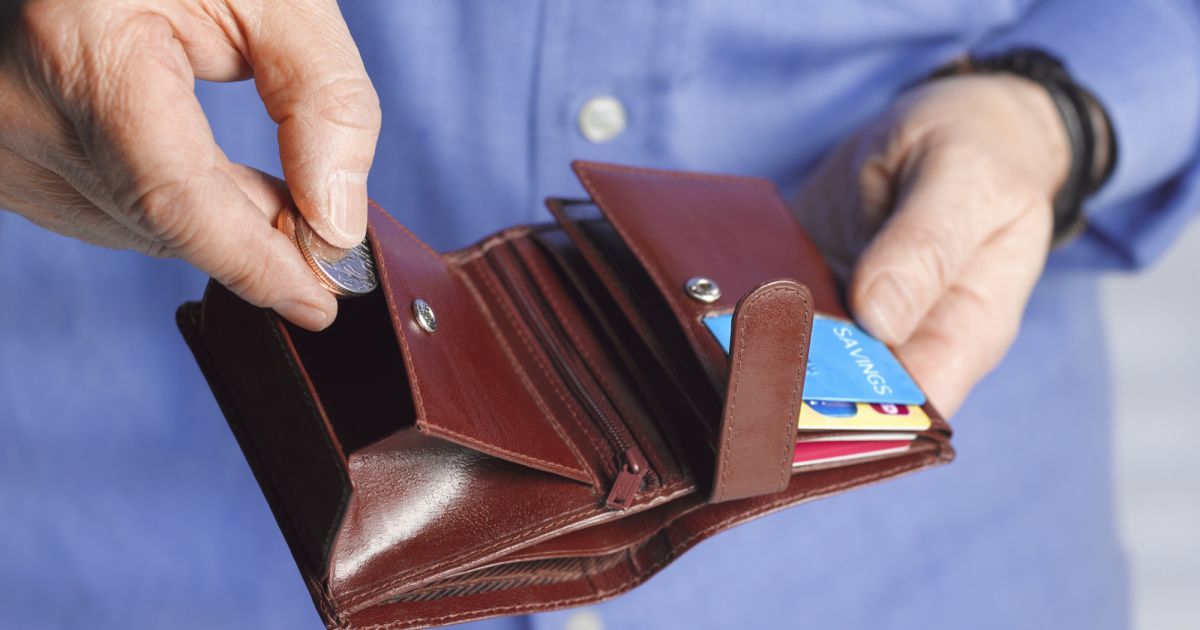 Como limpar carteira de couro e impedir que ela fique encardida