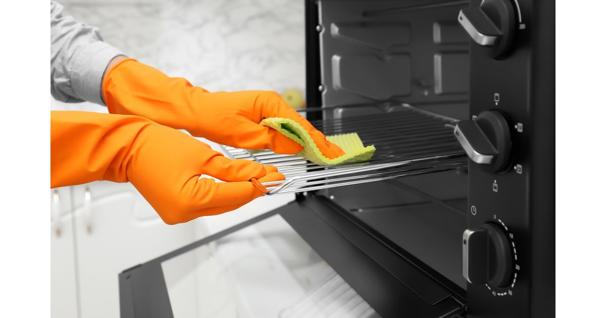 Não sabe como limpar forno elétrico? As dicas para mantê-lo impecável