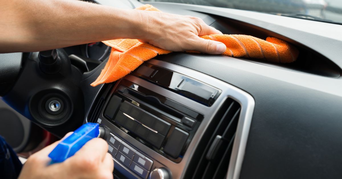 Quer aprender como limpar carros por dentro e por fora? Veja o passo a passo definitivo
