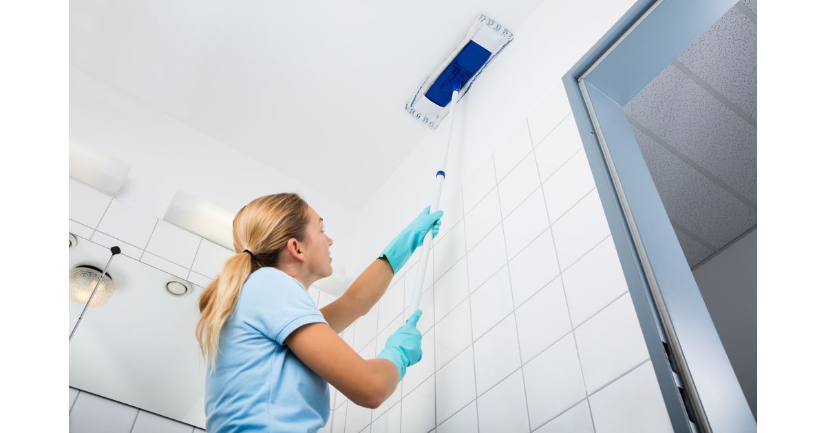 Como limpar forro de PVC, madeira ou gesso e deixar o teto sempre limpo