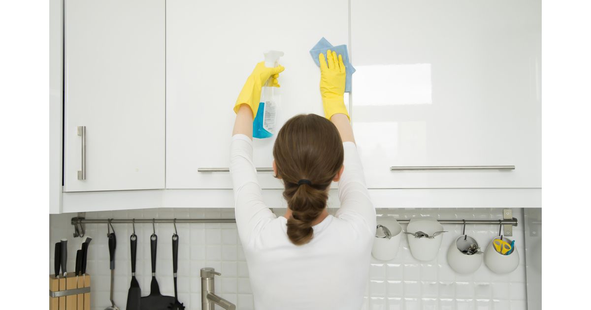 Como deixar seu armário de cozinha branco de novo seguindo passos simples