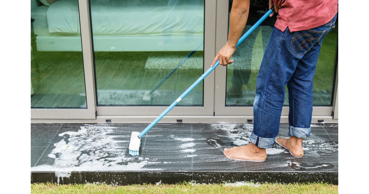 Limpeza de granito eficiente: aprenda a evitar as manchas no piso e a deixá-lo brilhando