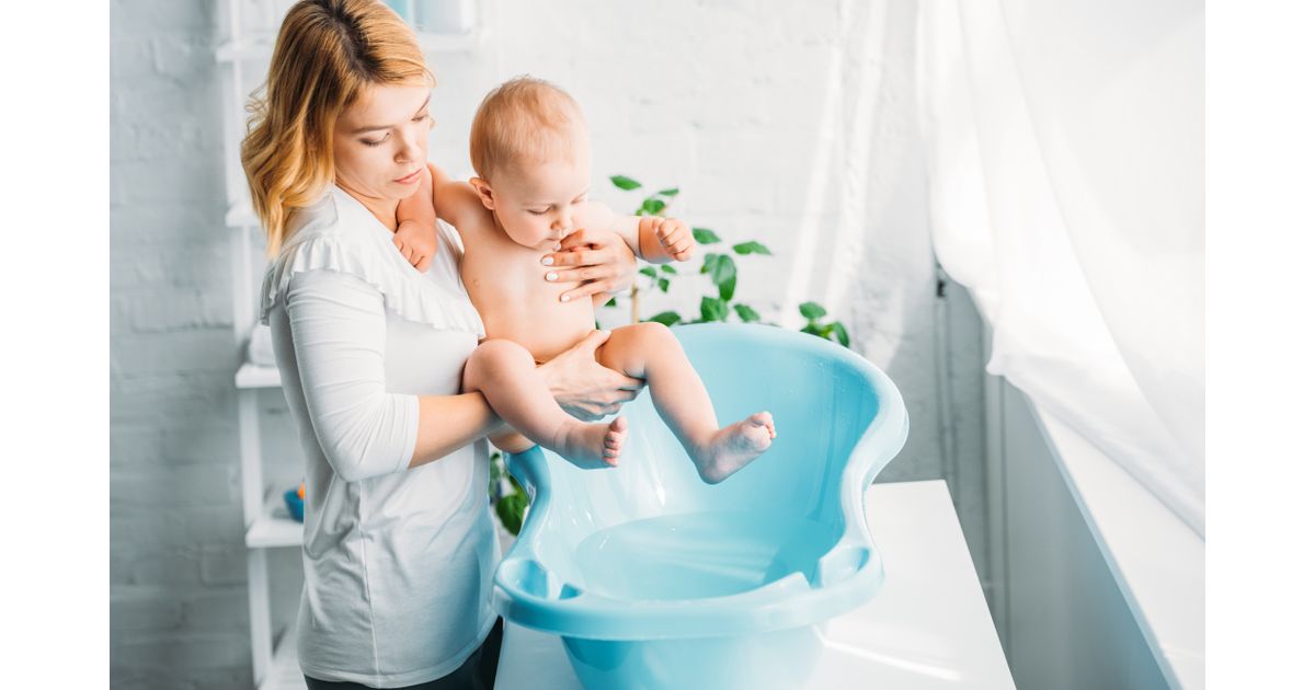 Limpar banheira de bebê: o passo a passo prático para não afetar a saúde do seu filho