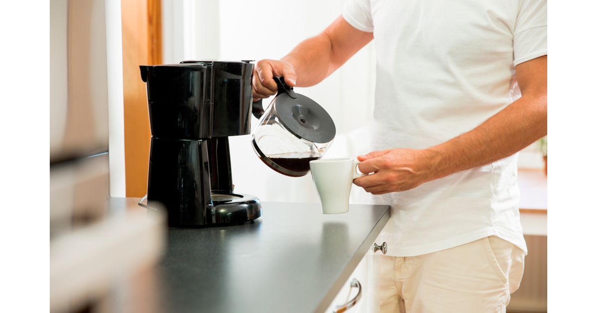Limpeza de cafeteira elétrica sem erros: o passo a passo para deixá-la livre de sujeira