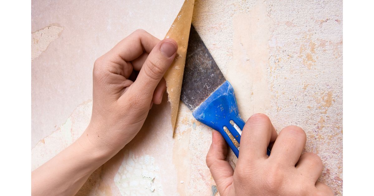 Não sabe como retirar papel de parede? Resolva esse problema em 6 passos simples