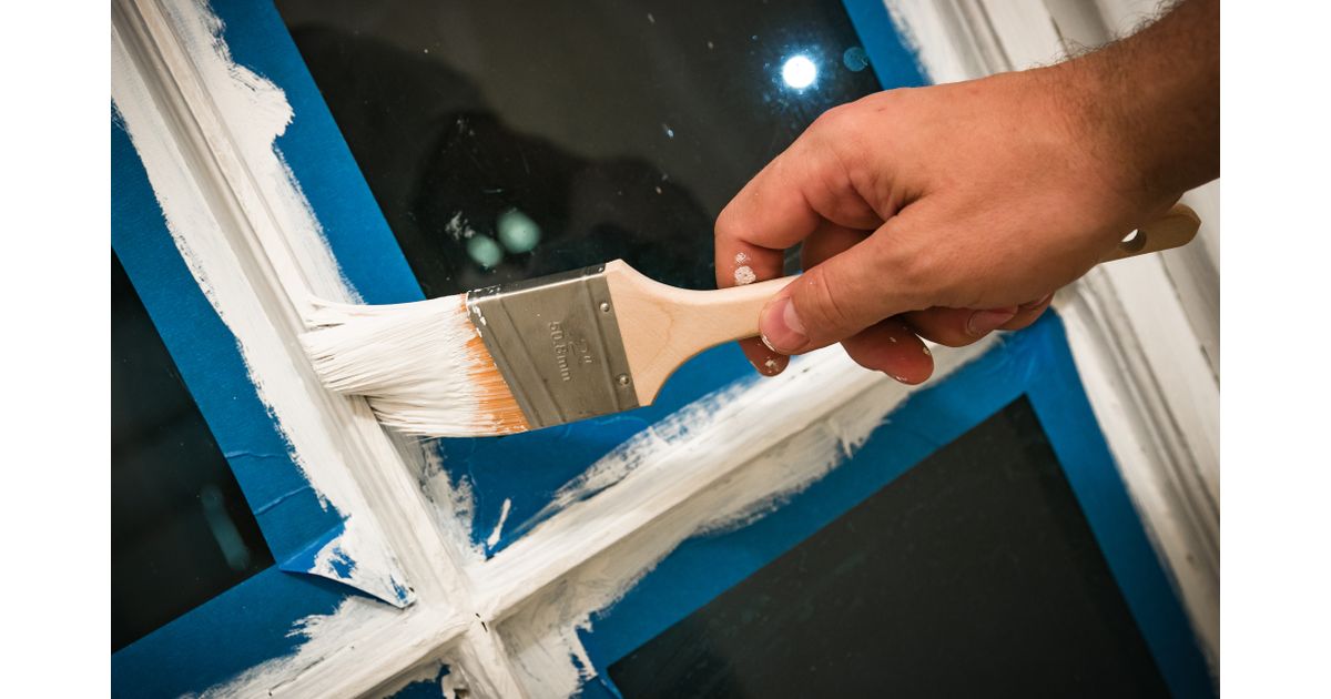Como tirar tinta de vidro? As dicas para remover manchas sem arranhar a superfície