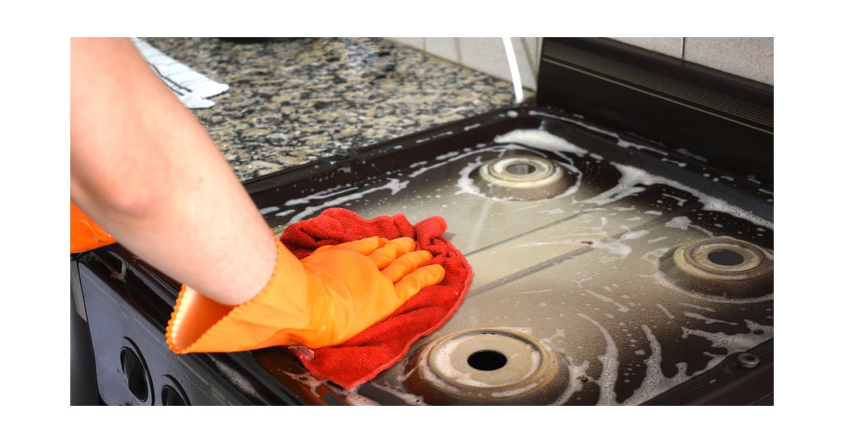 Desengordurante é indispensável em casa: o que limpar com esse produto