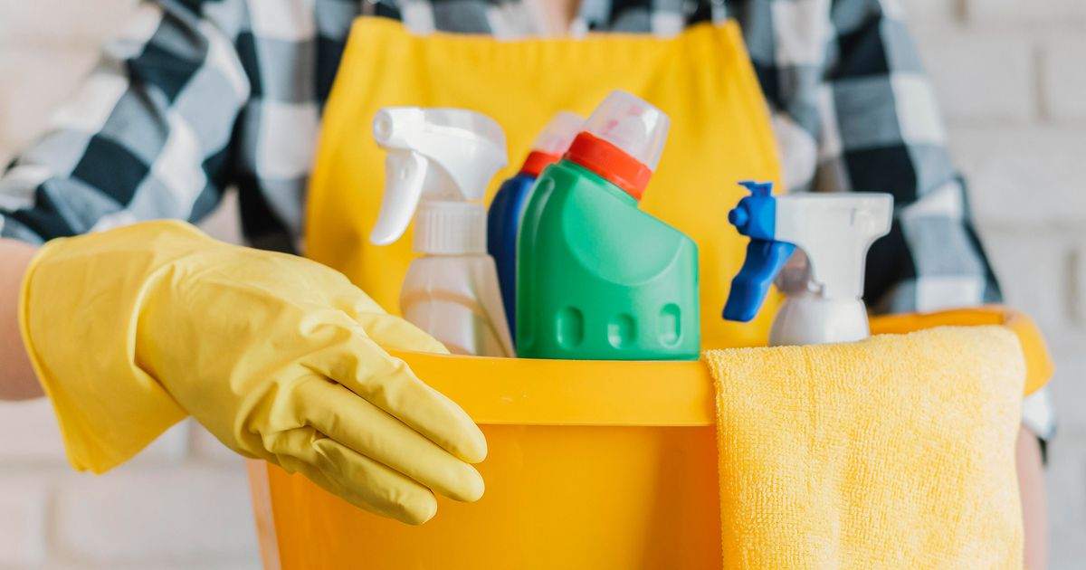 5 produtos de limpeza para ter a casa limpa gastando pouco