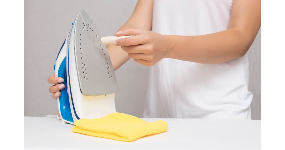 Como limpar ferro de passar? Aprenda o passo a passo para evitar sujar as roupas