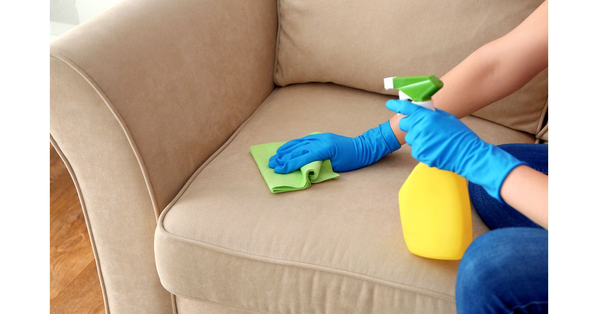 Mistura para limpar sofá: 3 receitas infalíveis